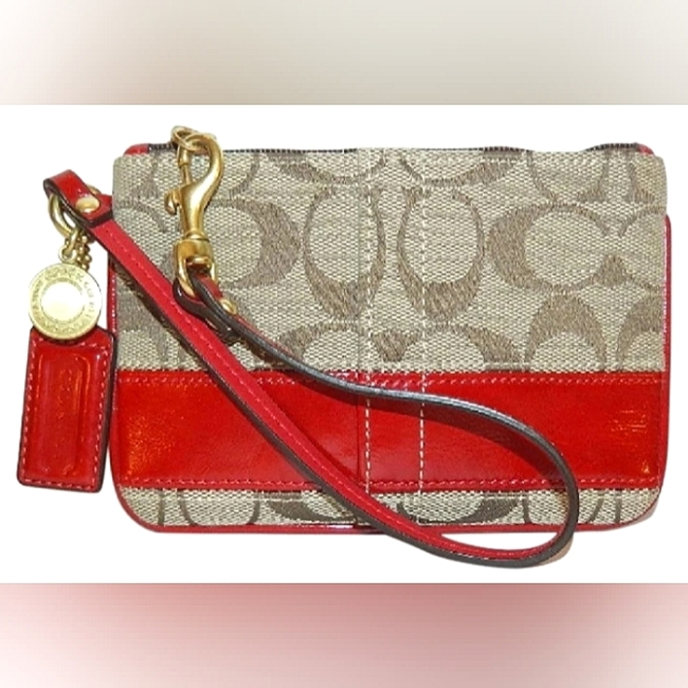 ☆Brand New☆Stunning COACH Classic 2008 Red Signature Stripe Clutch Wristlet☆